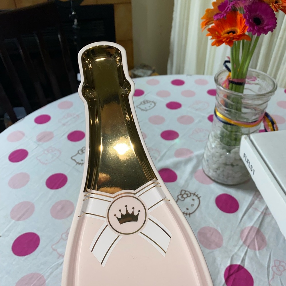 5A* Rosanna Champagne Bottle Serving Tray in a gift box
13.5”X4.5”X1” pink gold - Picture 12 of 14